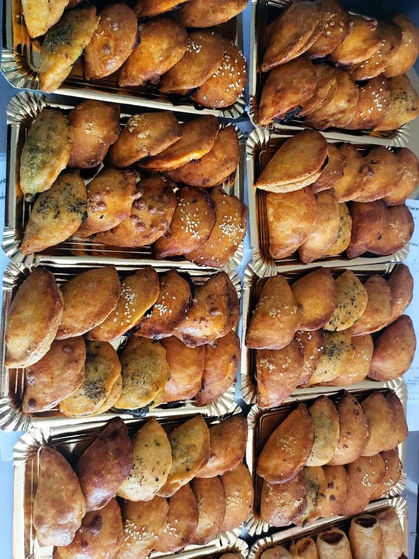 Empanadas criollas recién horneadas, Te monto el pollo, San Vicente del Raspeig