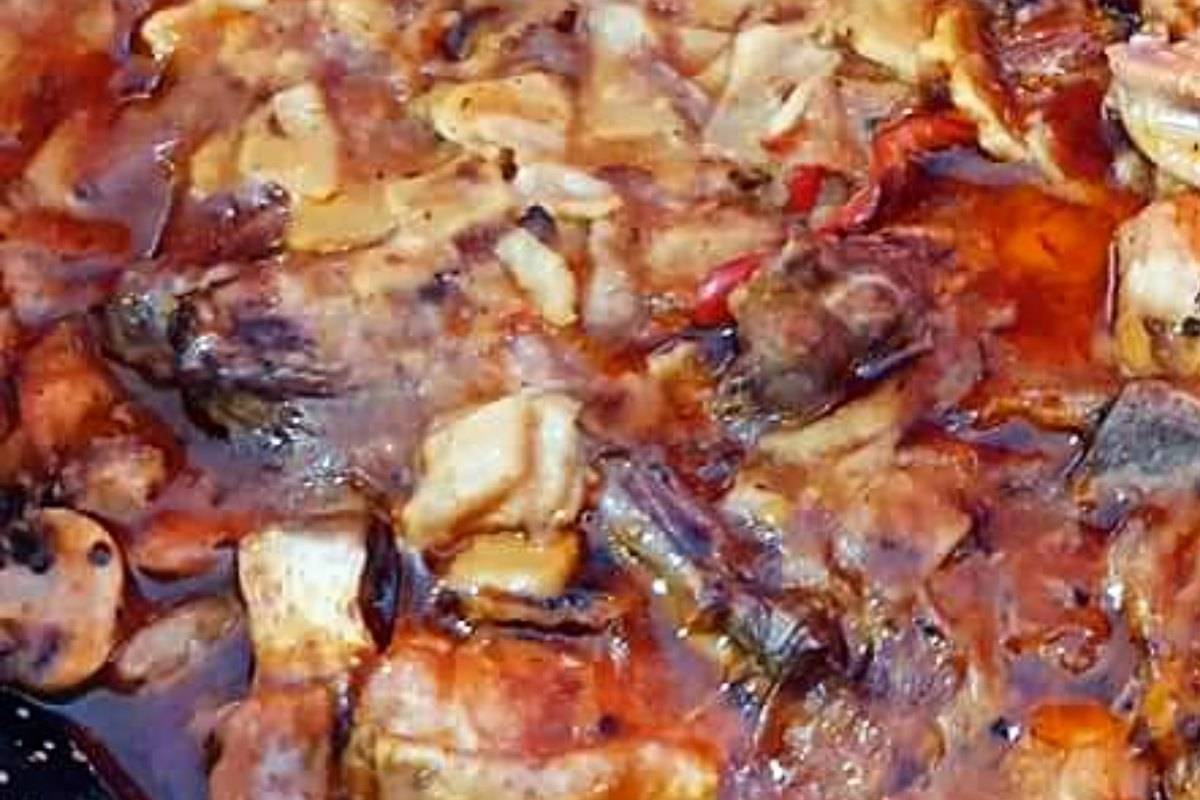 Guiso caliente de cuchara recién hecho en Te monto el pollo, San Vicente del Raspeig
